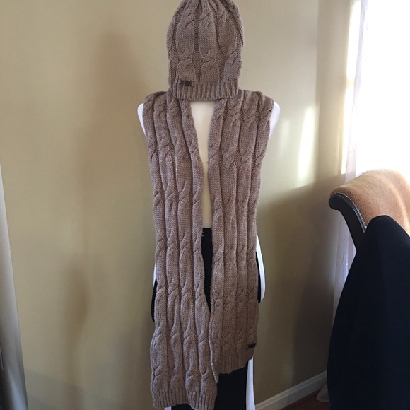 Burberry Cable Knit Hat & Scarf in Beige main image 10